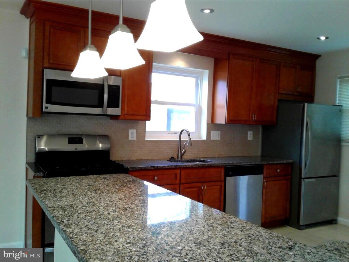 6707 Forest Hill Dr, University Park, MD 20782 House Rental in