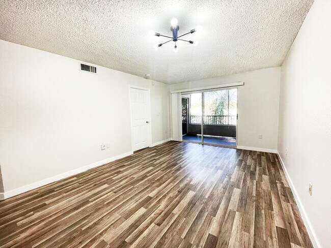 Foto del edificio - 2810 N Oakland Forest Dr