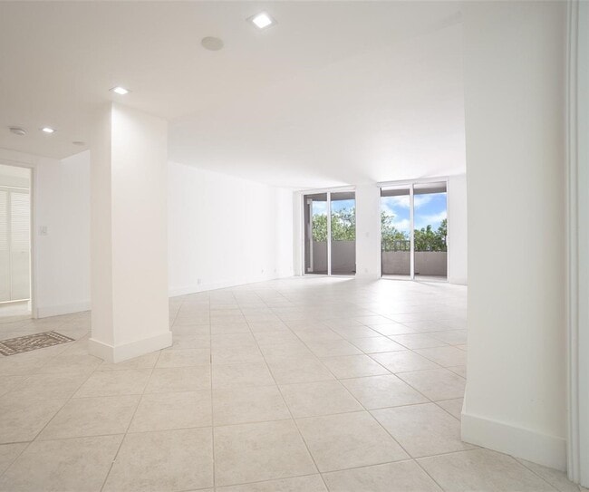 Building Photo - 141 Crandon Blvd