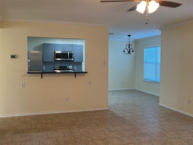 Building Photo - 2203 Bluebonnet Dr