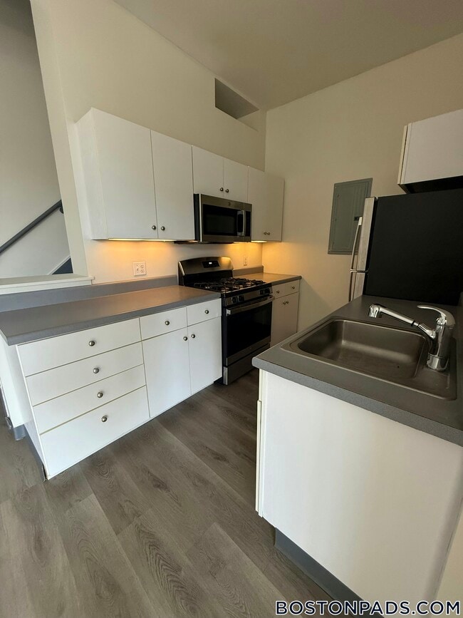 Building Photo - 160 E Berkeley St