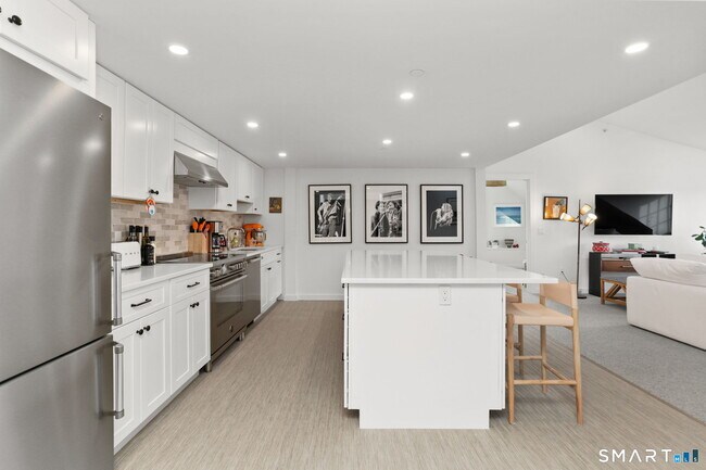 Building Photo - 140 Rowayton Ave