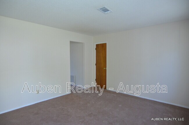 Foto del edificio - 2311 Walden Dr