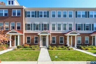 Building Photo - 60 Litchfield Ln