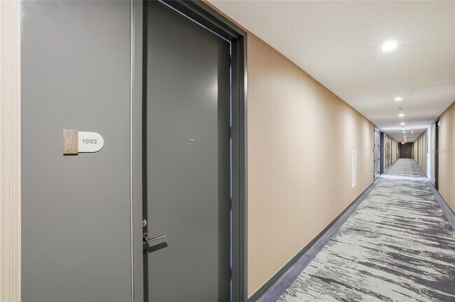 Building Photo - 400 Central Ave