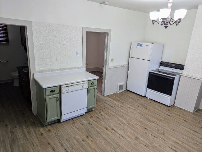 Building Photo - 1548 S 57th St