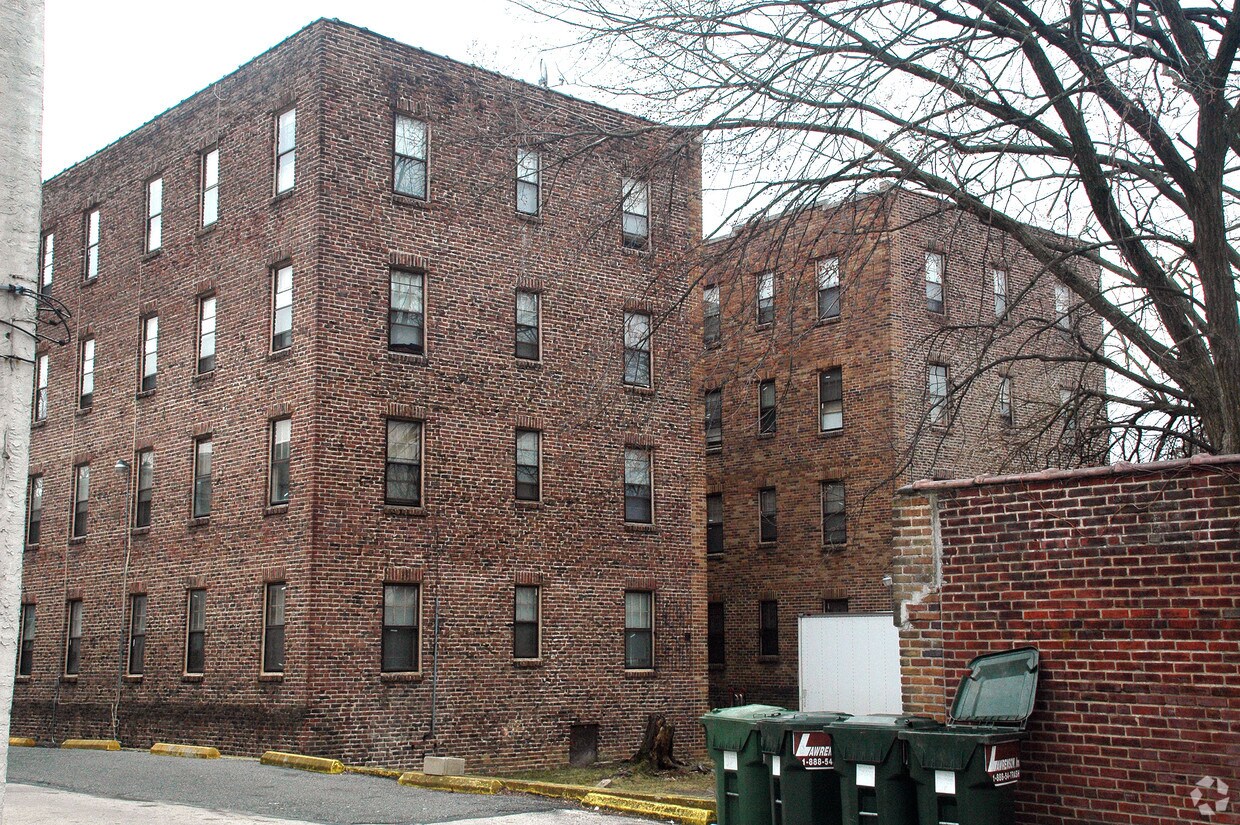 Foto del edificio - Oaklynne Apts