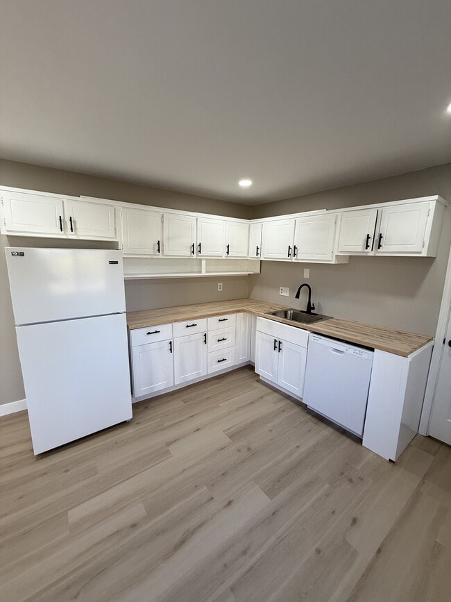 Building Photo - 1412 Wolf Ct