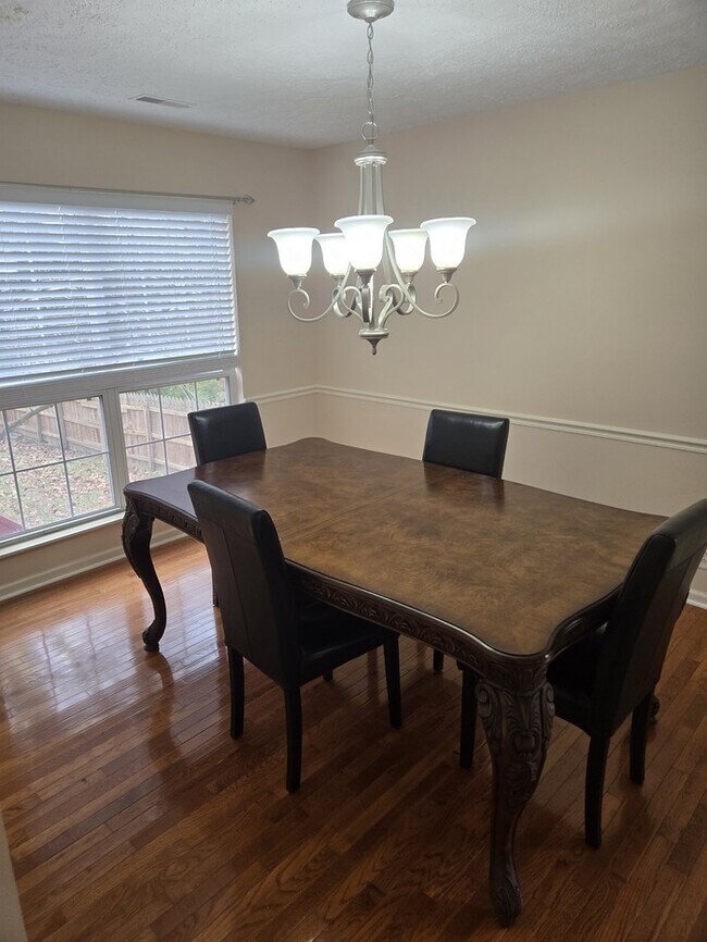 Foto del edificio - 6153 Hampton Hall Way