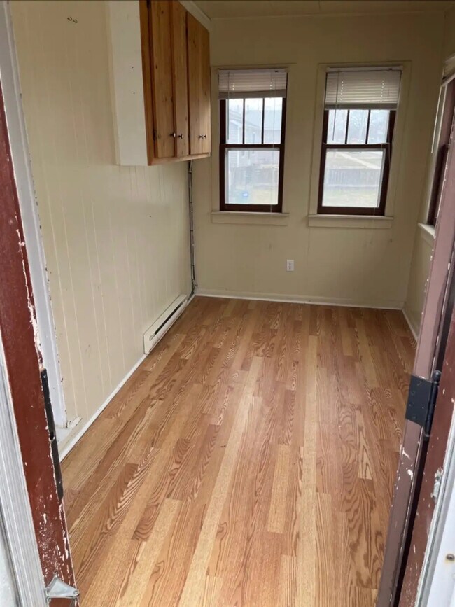 Building Photo - 58 Reaume Ave