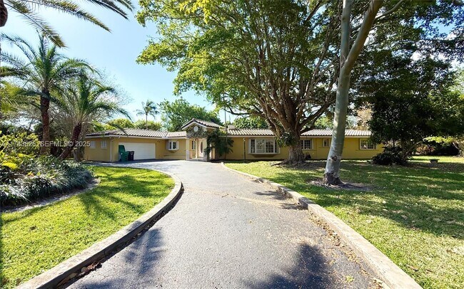 Foto del edificio - 6282 SW 133rd St