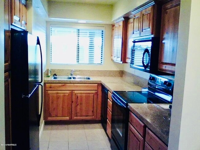 Building Photo - 3200 S Litzler Dr