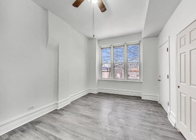 Foto del edificio - 2438 W 25th St