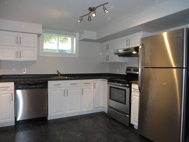 Building Photo - 264 Thaler Av