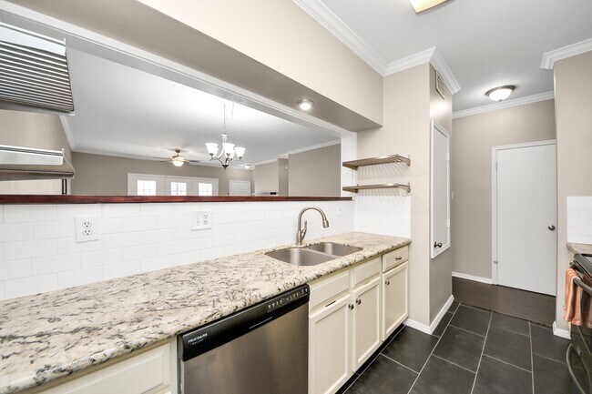 Foto del edificio - 554 Wilcrest Dr