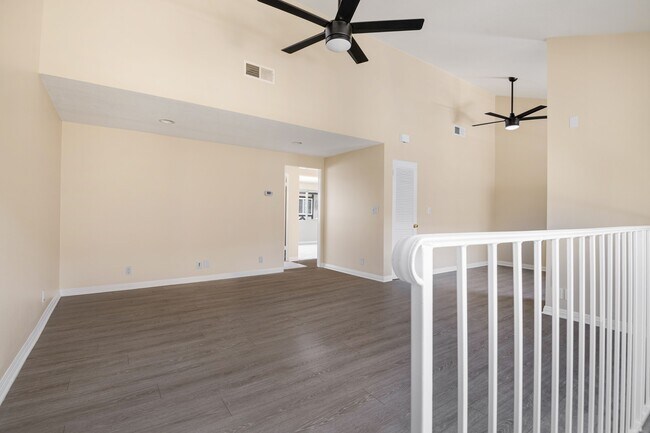 Foto del edificio - 5321 Colodny Dr