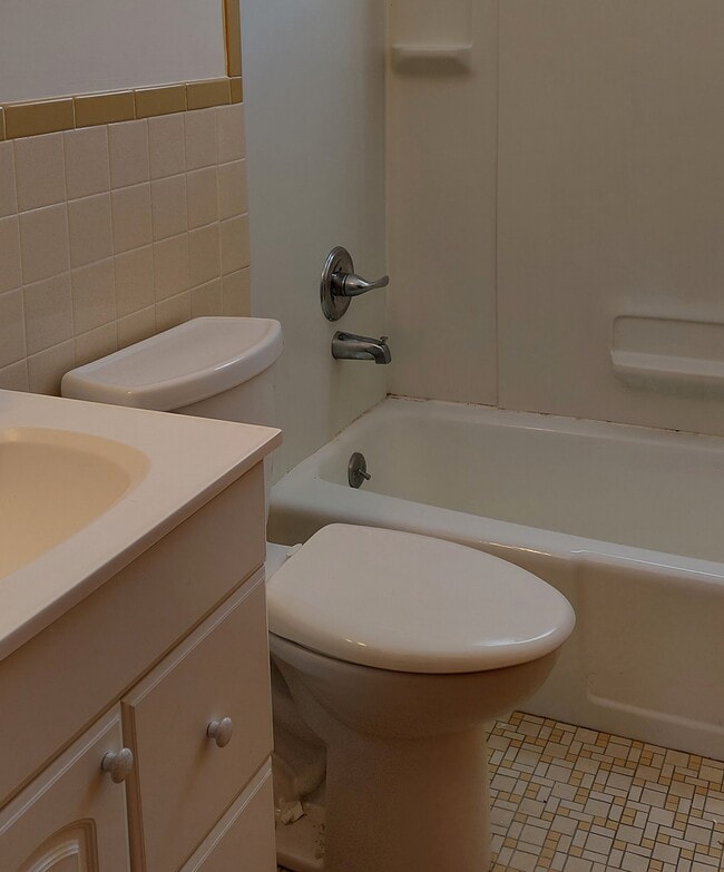 bath - 53 Highland Ave