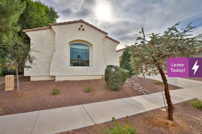 Building Photo - 2023 W Carson Rd
