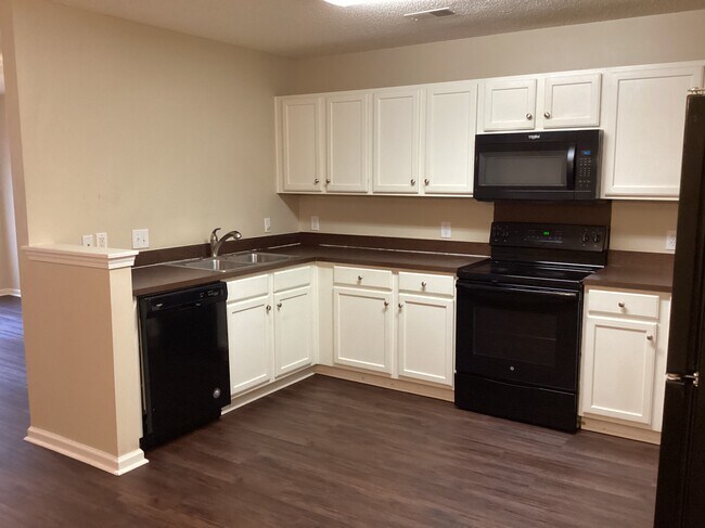 Building Photo - 237 Maypop Dr