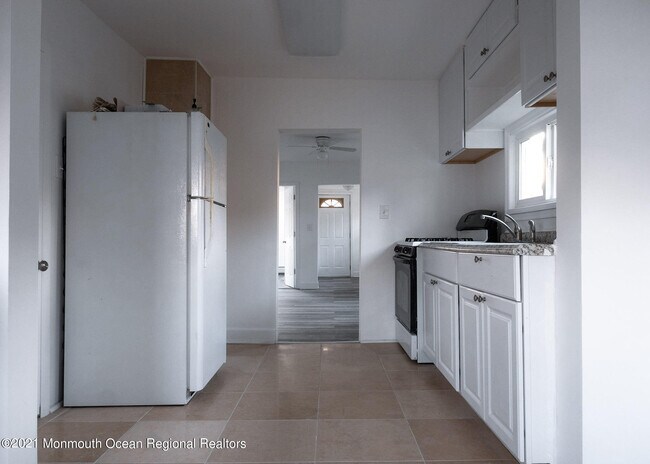 Building Photo - 49 Ideal Ave