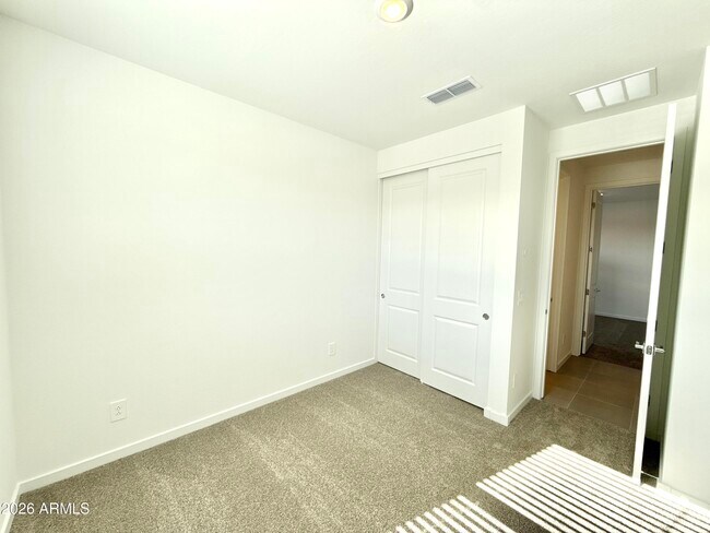 Foto del edificio - 17346 W Eva St