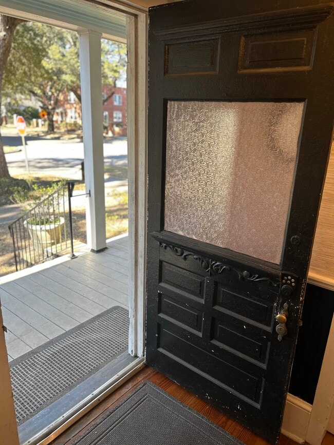 Building Photo - 332 Screven St