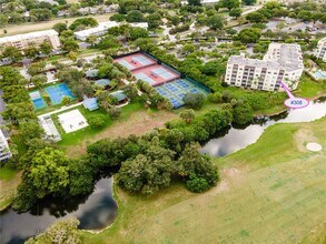 Building Photo - 3500 Oaks Clubhouse Dr