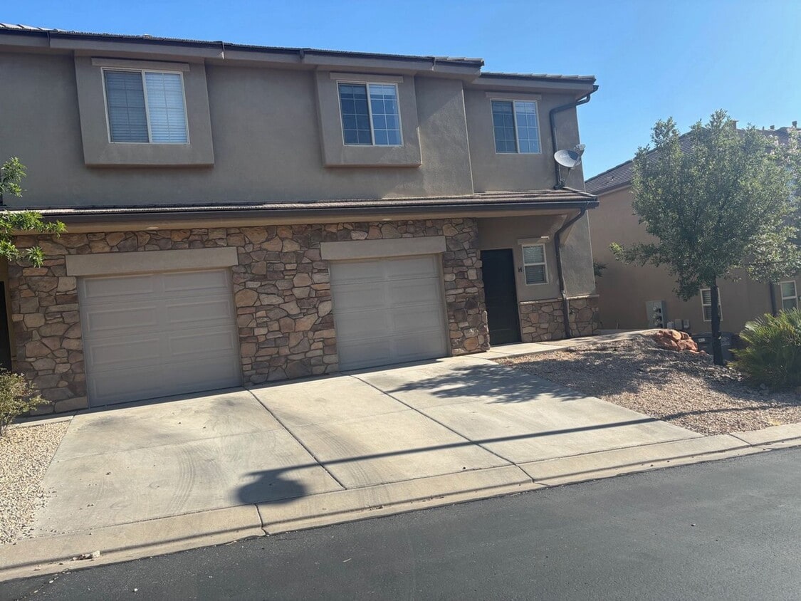 Beautiful 3 bedroom, 2.5 bath townhome in... - Beautiful 3 bedroom, 2.5 bath  townhome in...