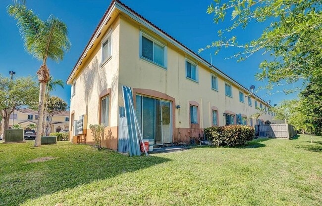 Foto del edificio - 1441 SE 24th Ct