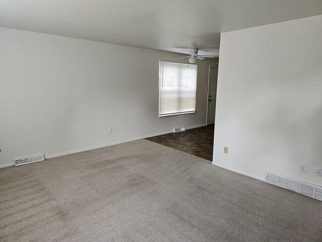 Building Photo - 1162 Cree Dr