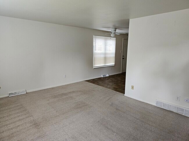 Foto del edificio - 1162 Cree Dr