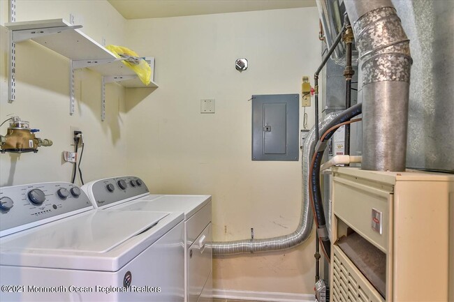 Building Photo - 291 Plum Dr