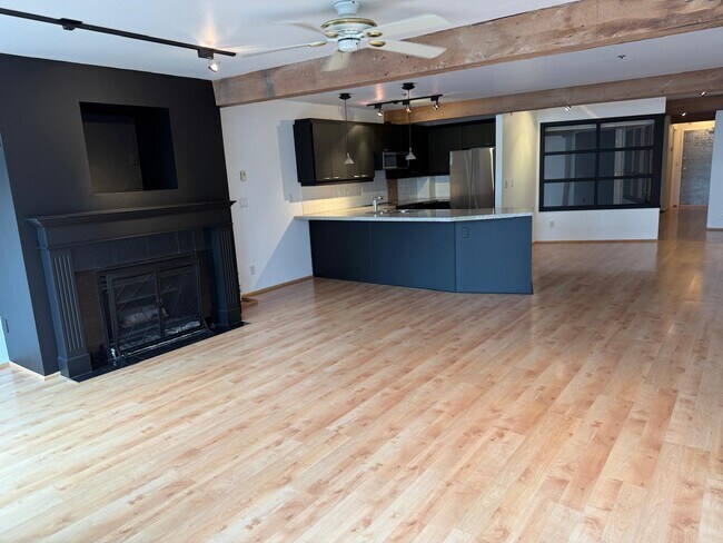 Building Photo - 1066 Hamilton St
