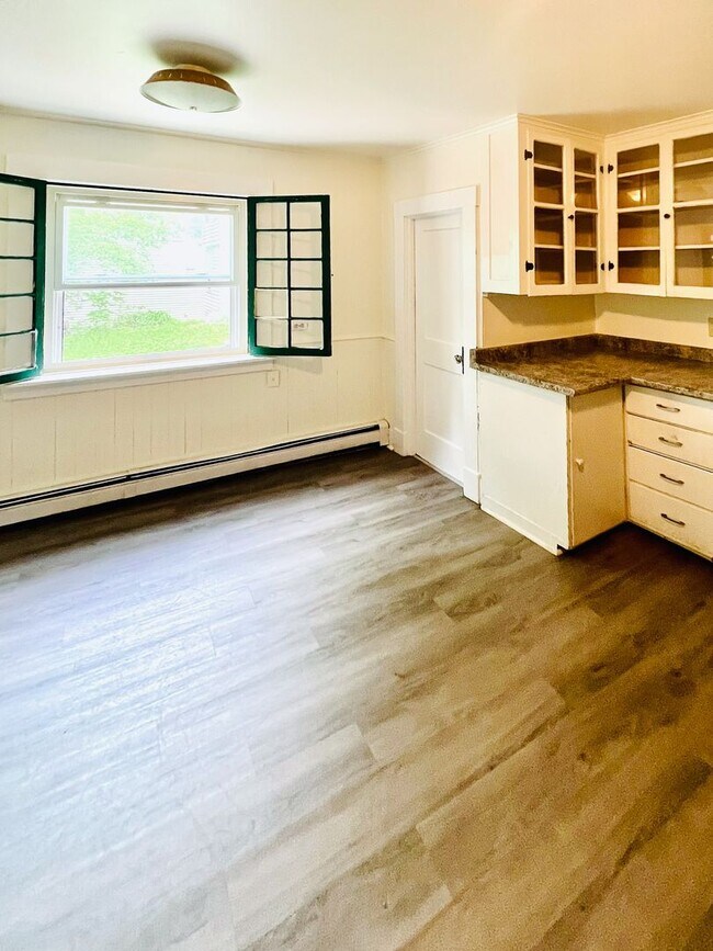 Foto del edificio - 5 Bedroom, 1.5 Bath Home near UVM (312 Col...