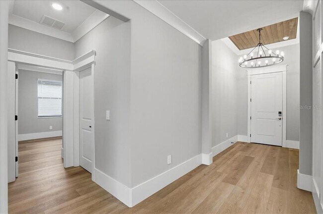 Foto del edificio - 15165 Serene Shrs Lp