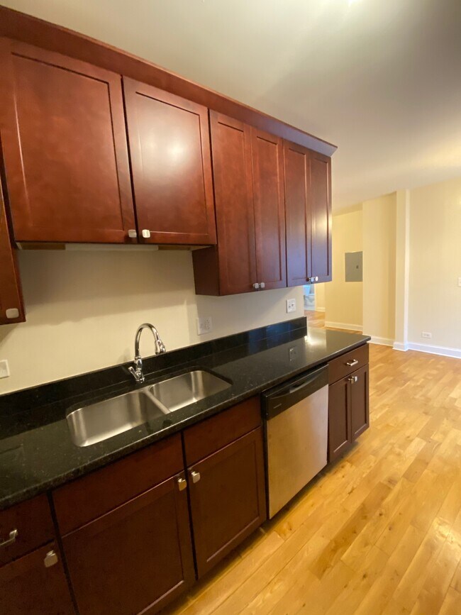 Foto del edificio - 4548 W George St