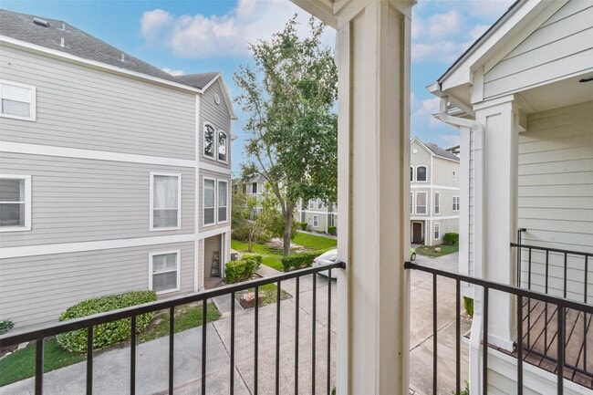 Building Photo - 1241 W 17th St