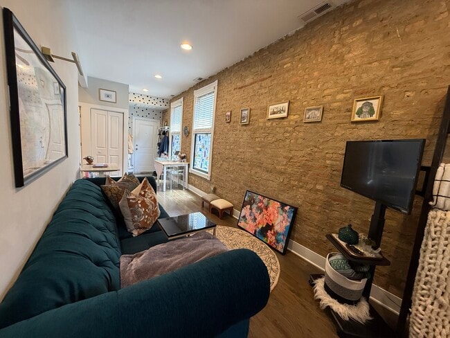 Building Photo - 2354 N Elston Ave