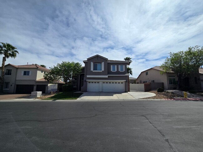 Foto del edificio - An Amazing NW Home! Over 3300 sq ft w/ pool & spa! Must see!