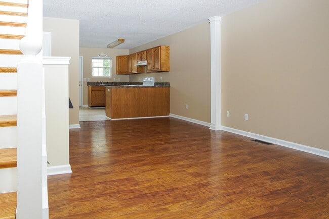 Building Photo - 2 bed and 2 bath condo with garage