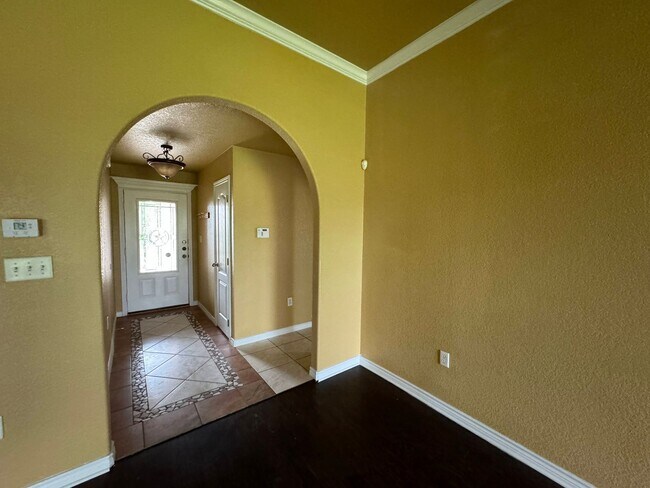 Building Photo - 360 Virtual Tour Available