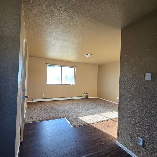 Foto del edificio - 2 BR / 1 BA Upper-Level Apartment in Clifton – $1,150