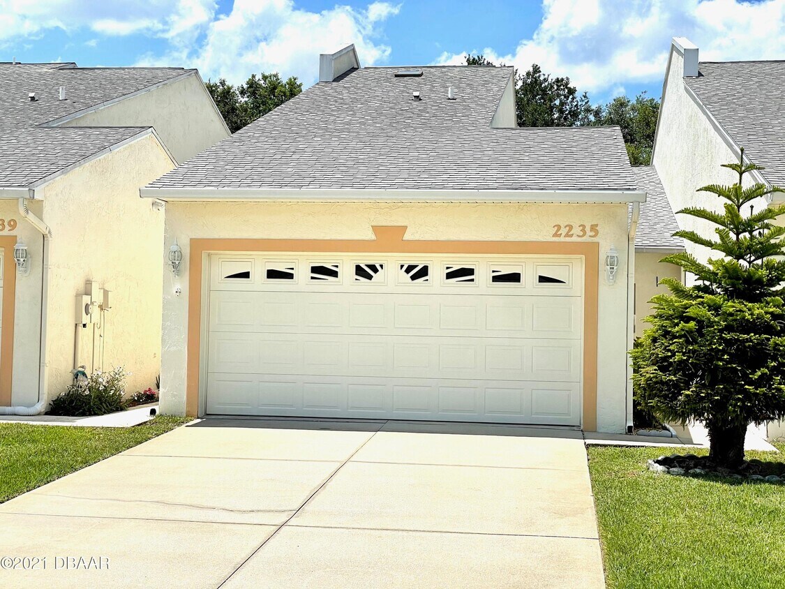 Primary Photo - 2235 Candlewood Ln E