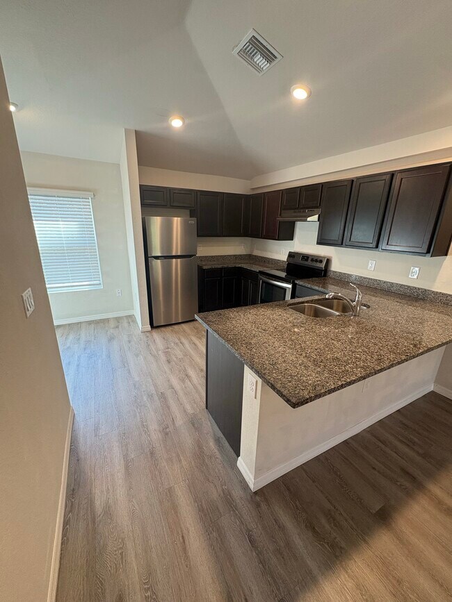 Foto del edificio - 12007 Henley Ave