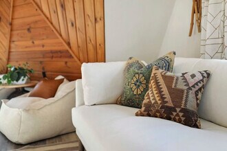 Building Photo - 15429 Harris Rd