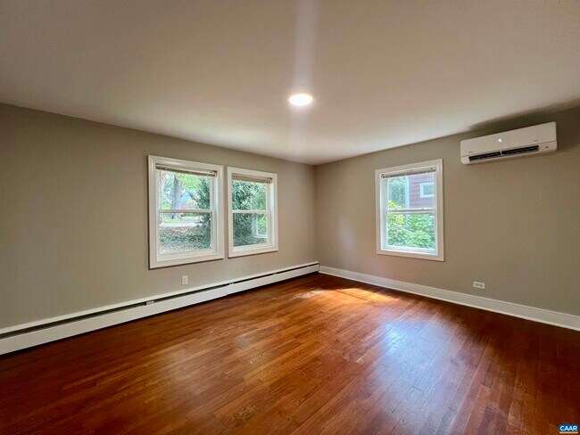 Building Photo - 2525 Woodland Dr