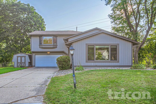 Building Photo - 1916 Lamplight Dr