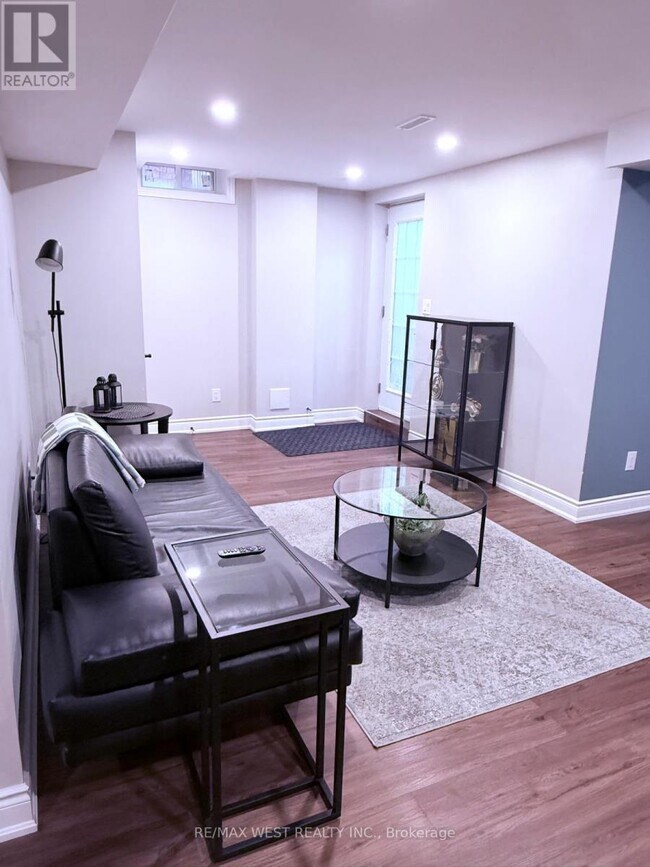 Photo du bâtiment - 5481 Glen Erin Dr