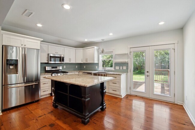 Foto del edificio - 4 Bedroom Single Family in Raleigh