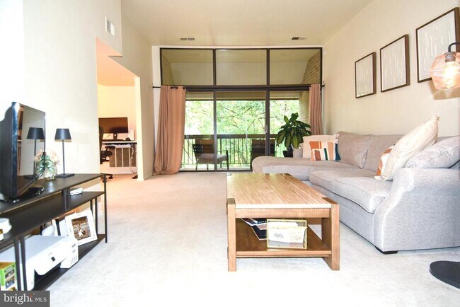 Foto del edificio - 1672 Parkcrest Cir